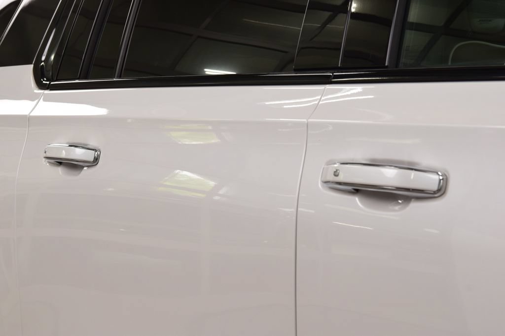 Used 2025 GMC Yukon XL Denali Ultimate w/ LPO, Floor Liner Package AWD/4WD image 19