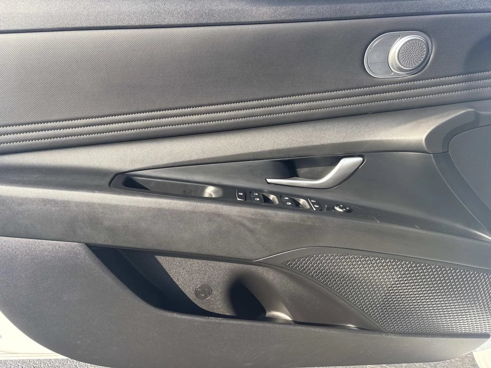 Used 2023 Hyundai Elantra Limited w/ Preferred Accessory Package FWD image 26
