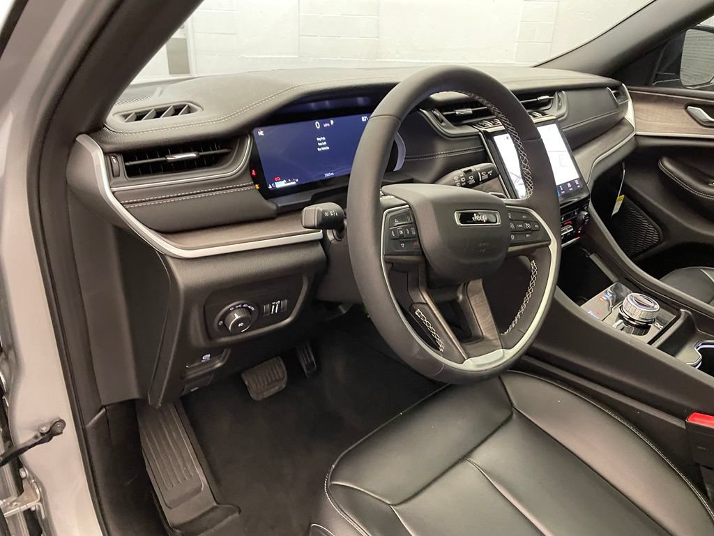 New 2025 Jeep Grand Cherokee Limited AWD/4WD image 16