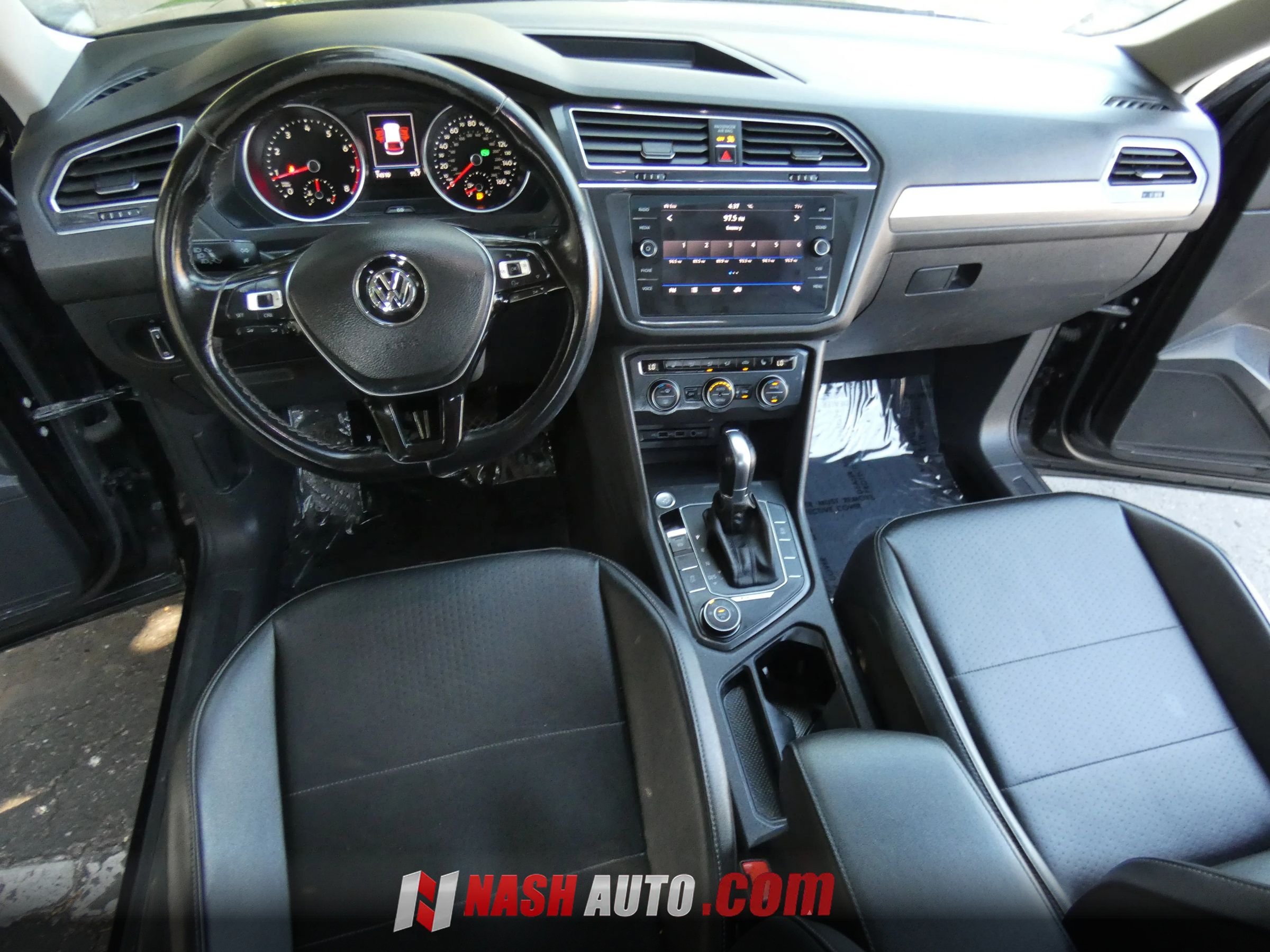 Used 2018 Volkswagen Tiguan SE w/ Panoramic Sunroof Package AWD/4WD image 23