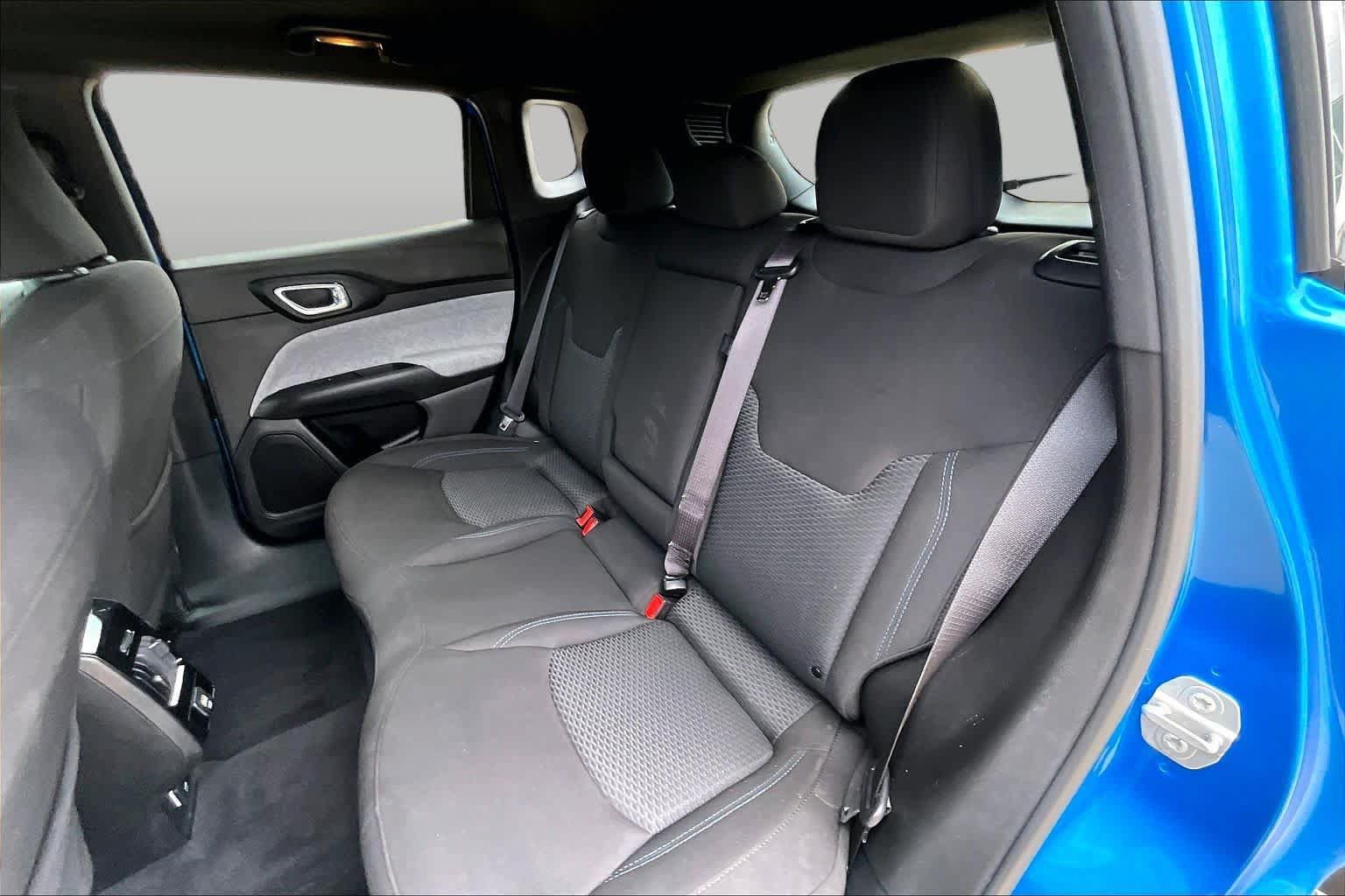 Used 2025 Jeep Compass Sport w/ Mopar Graphics Package AWD/4WD image 21