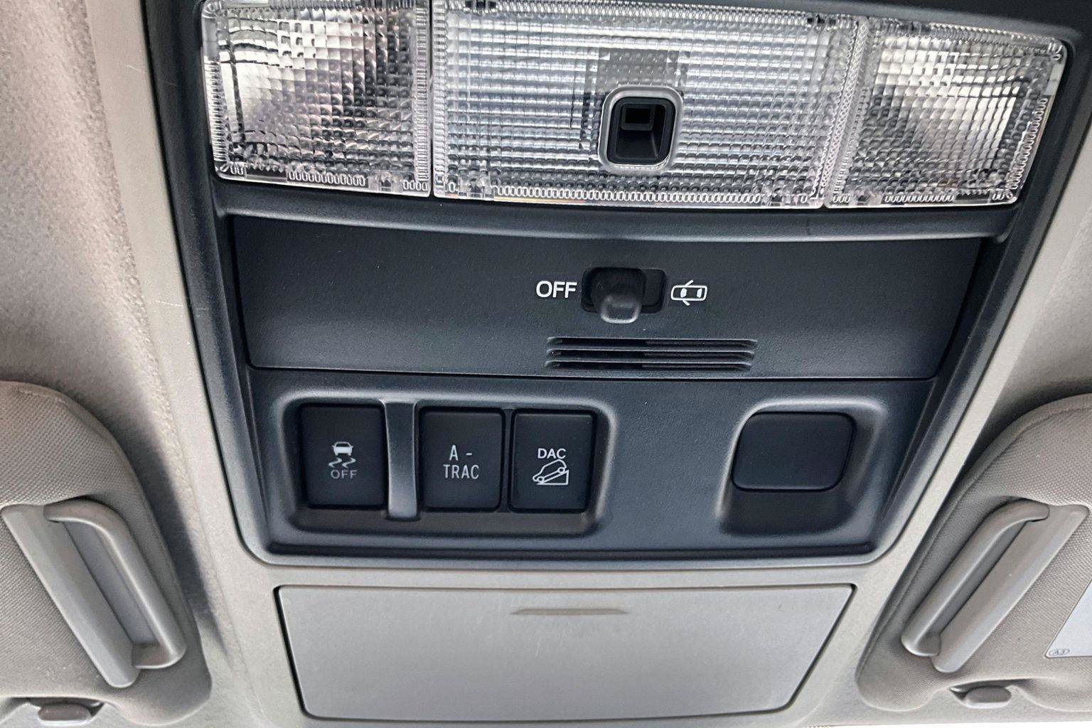 Used 2018 Toyota 4Runner SR5 AWD/4WD image 39