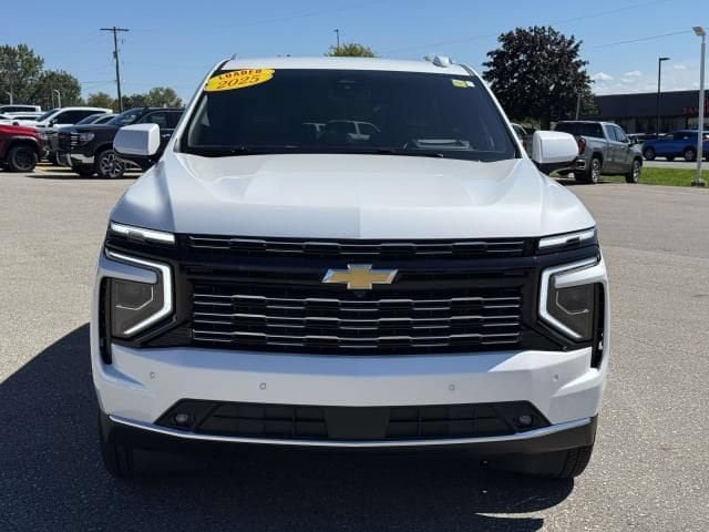 Used 2025 Chevrolet Tahoe High Country AWD/4WD image 3