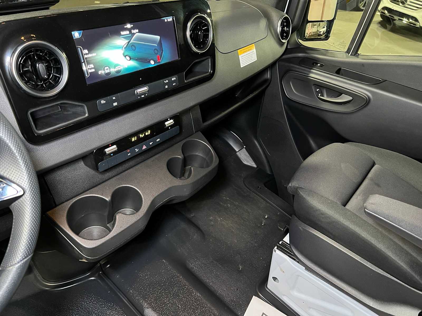 Used 2025 Mercedes-Benz Sprinter 2500 image 36