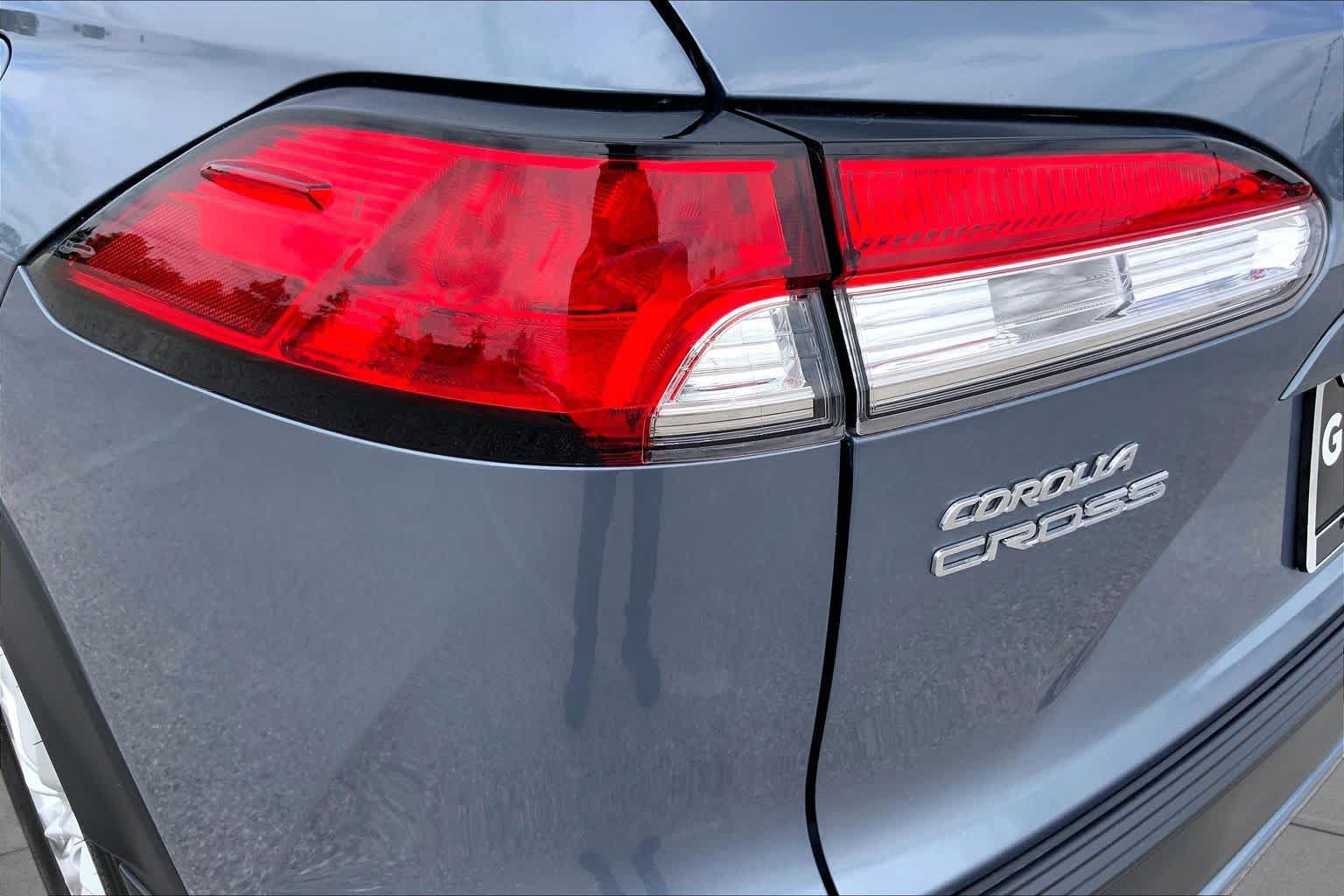 Used 2025 Toyota Corolla Cross LE FWD image 28
