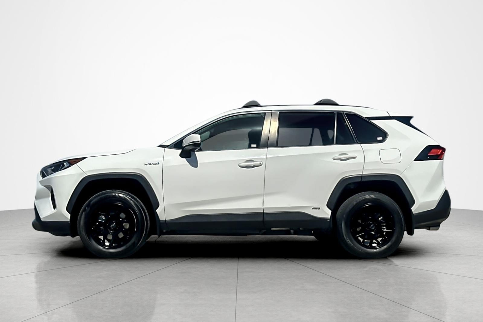 Used 2021 Toyota RAV4 XLE w/ XLE Grade Weather Package AWD/4WD image 2