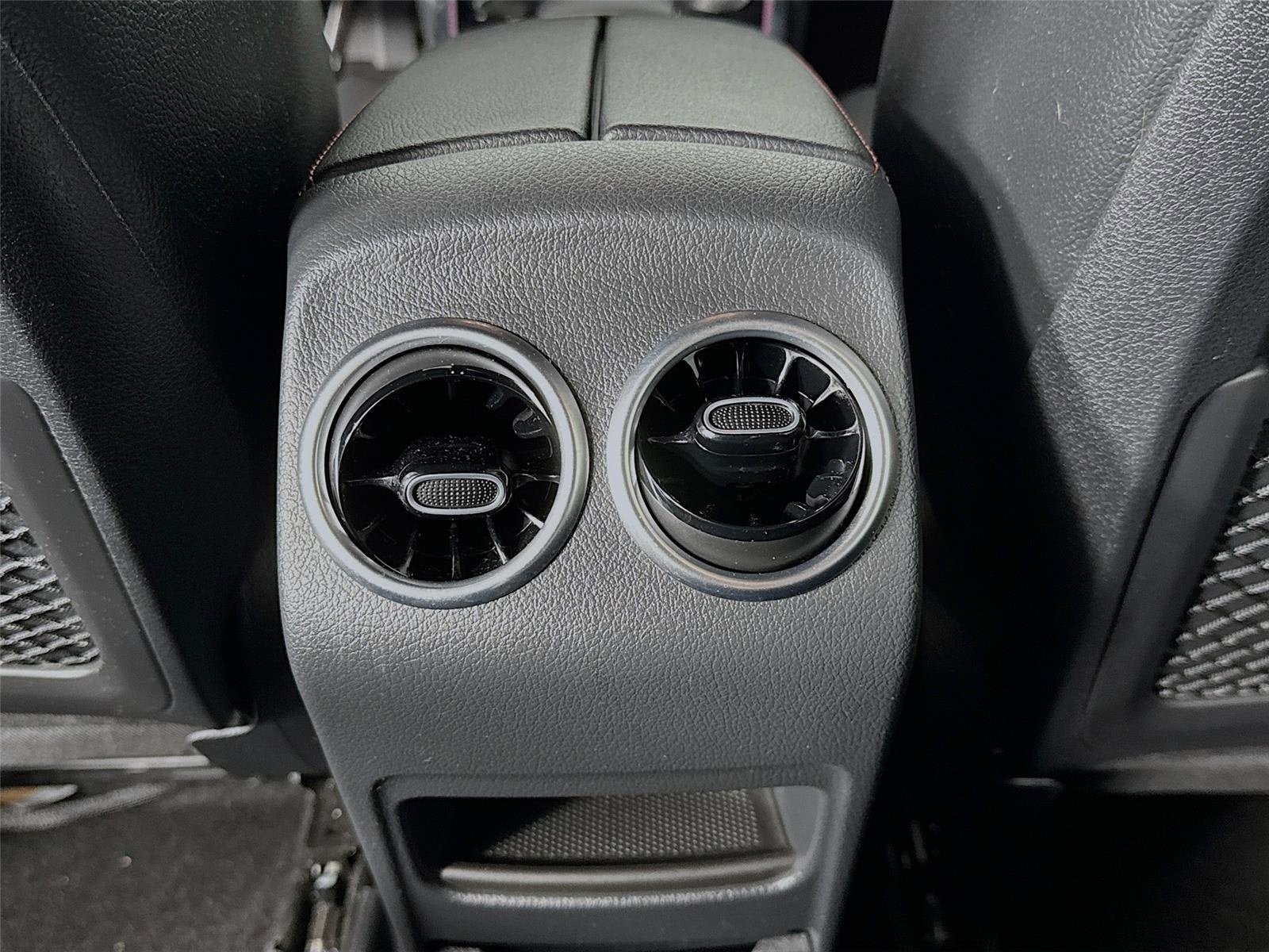 Used 2023 Mercedes-Benz GLB 250 w/ AMG Line image 26
