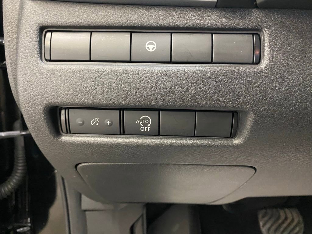 Used 2023 Nissan Rogue SV image 25