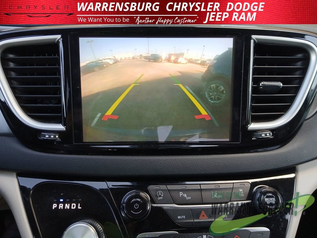 Used 2023 Chrysler Pacifica Touring-L image 25