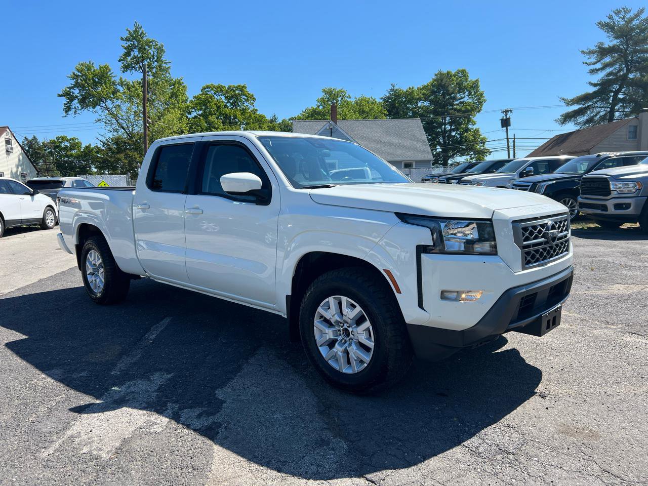 Used 2022 Nissan Frontier SV w/ Technology Package AWD/4WD image 3