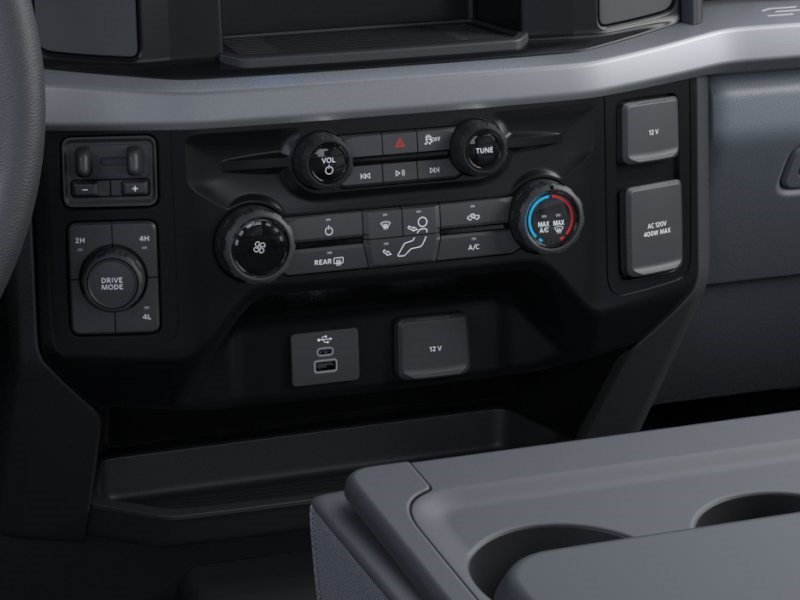 New 2026 Ford F550 4x4 Crew Cab image 18