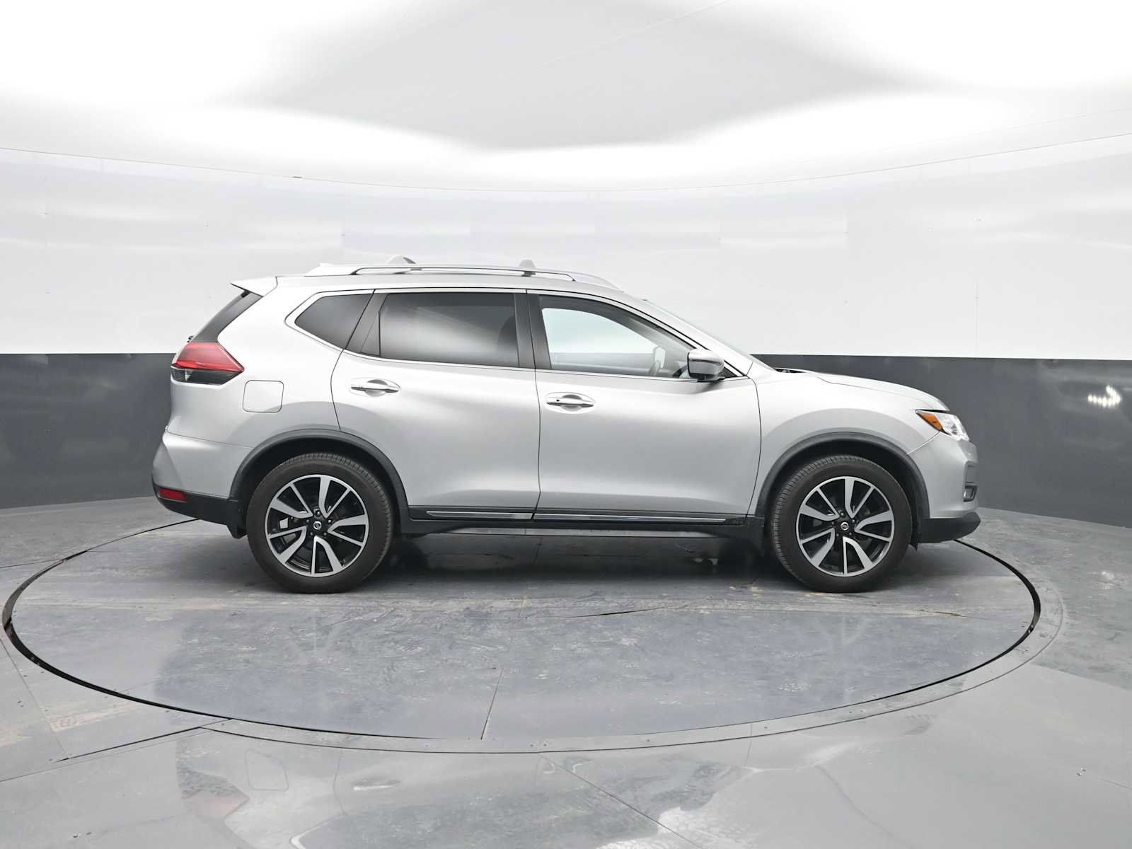 Used 2018 Nissan Rogue SL w/ Premium Package image 9