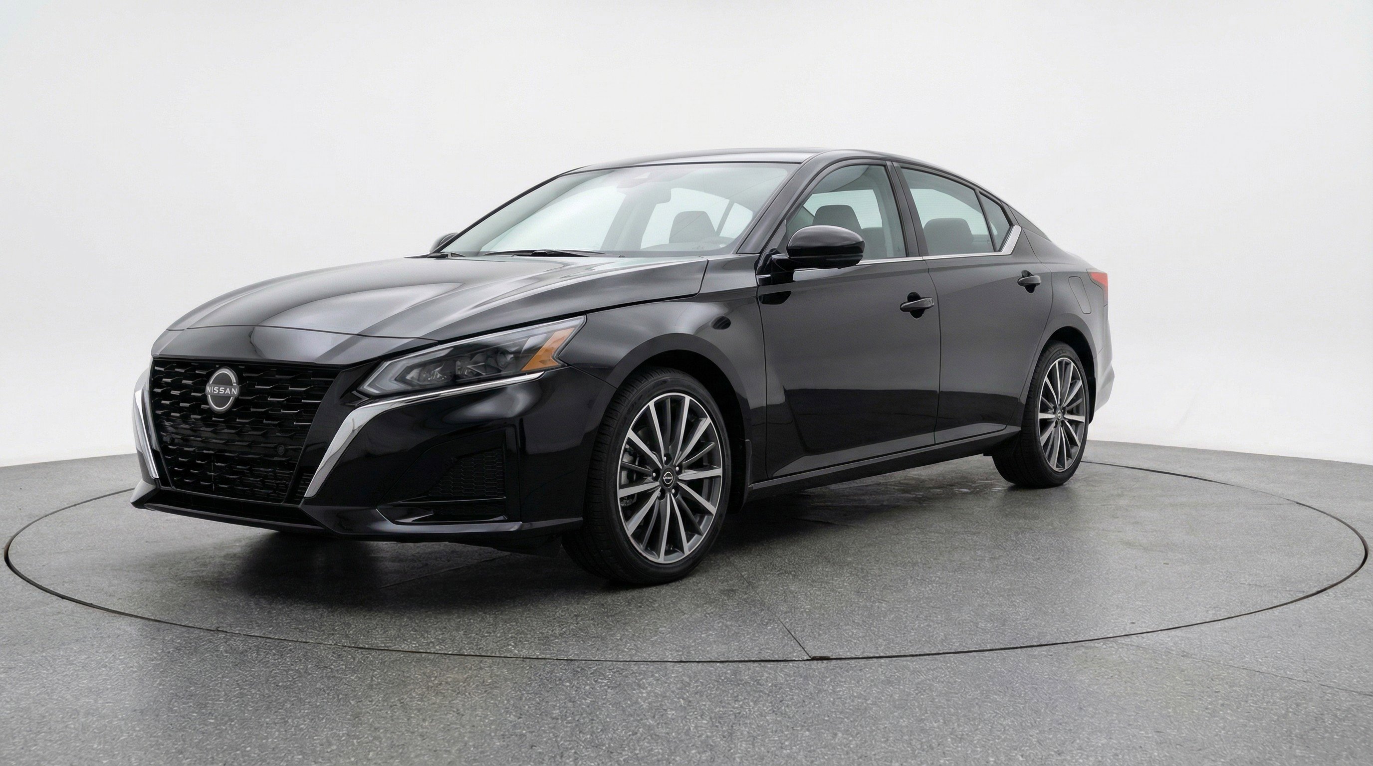 Used 2025 Nissan Altima 2.5 SV image 3
