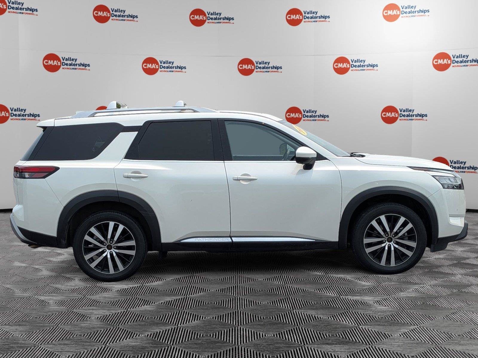 Used 2023 Nissan Pathfinder Platinum w/ Cargo Package AWD/4WD image 4