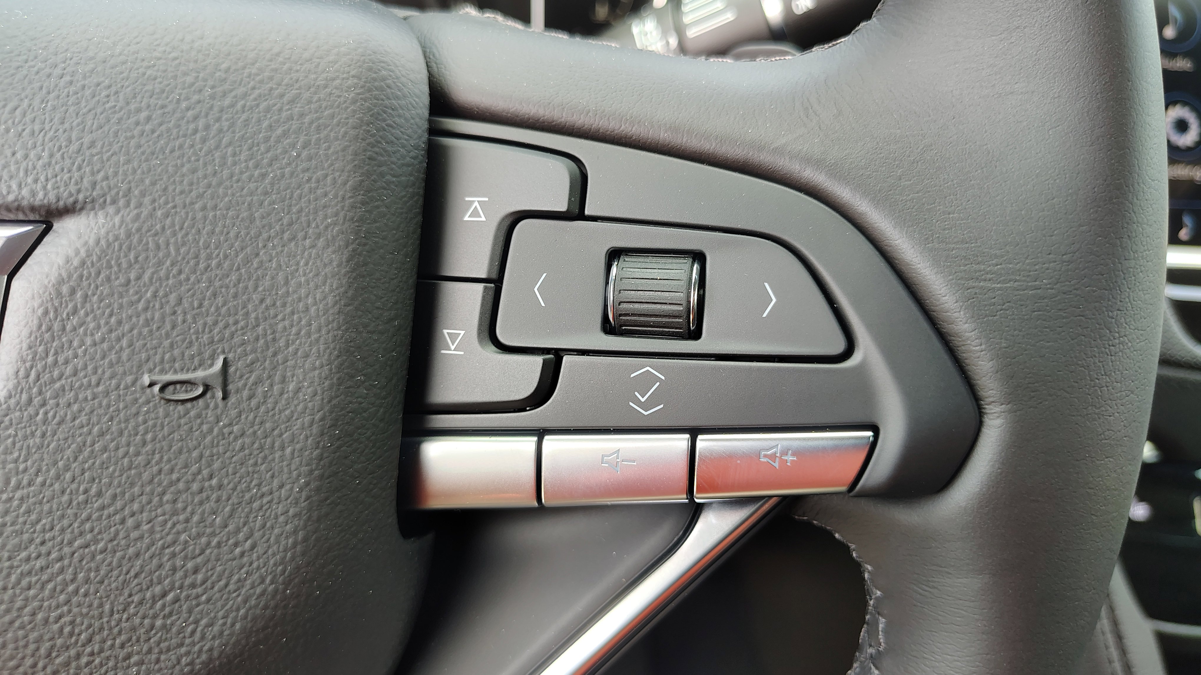 New 2025 Cadillac XT6 Luxury w/ LPO, Premium Carpet Package image 20