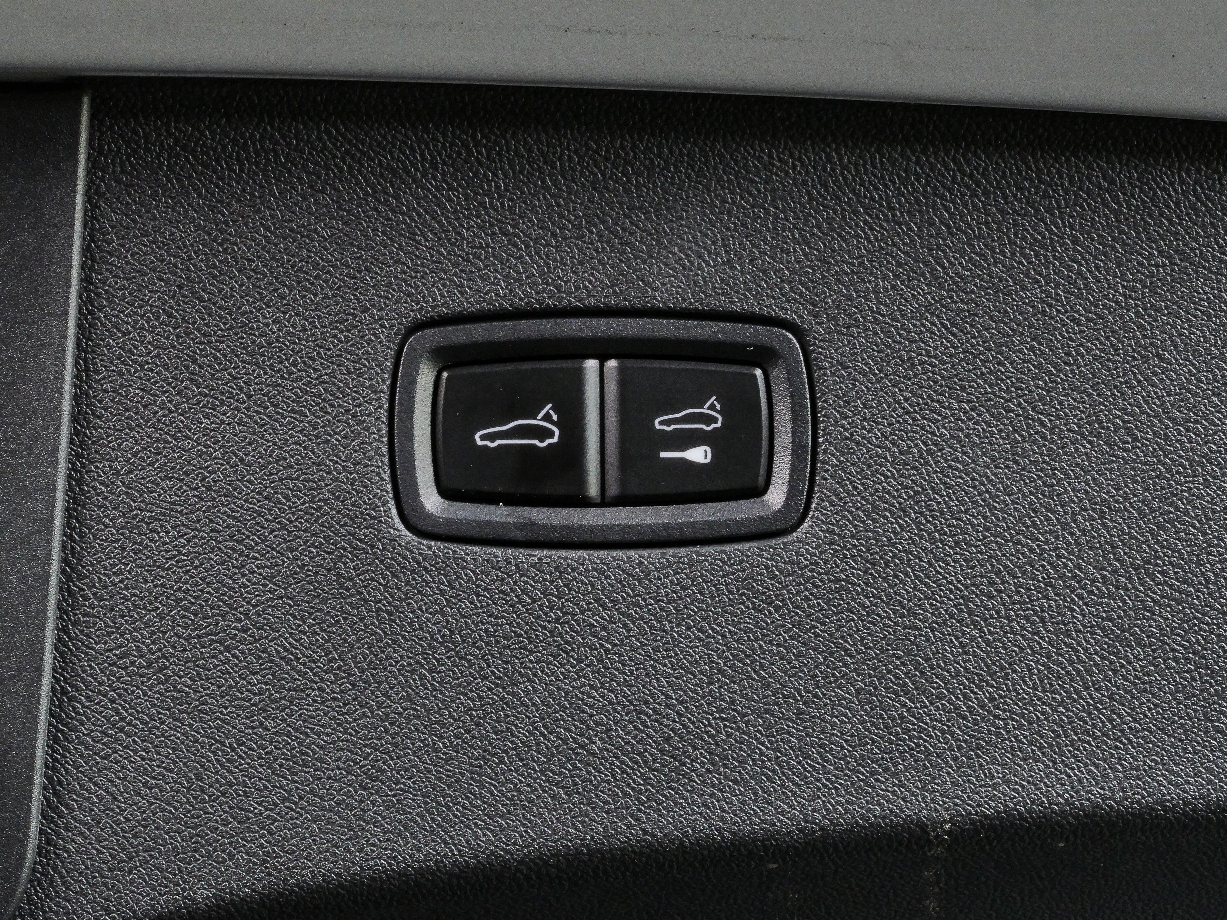 Certified 2025 Porsche Cayenne Coupe AWD/4WD image 34