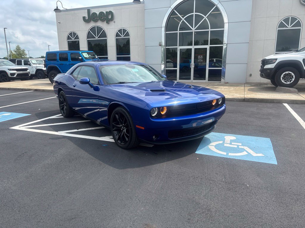 Used 2018 Dodge Challenger R/T w/ Blacktop Package RWD image 3