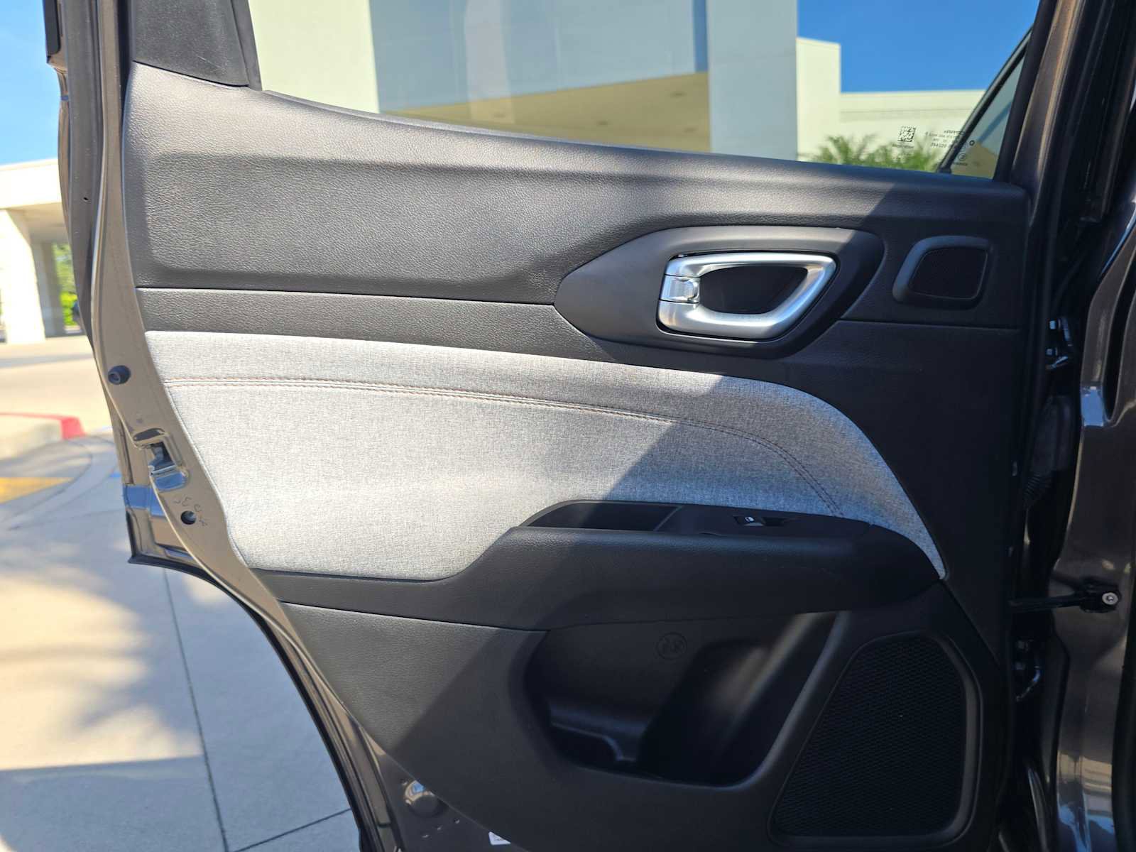 Used 2023 Jeep Compass Latitude w/ Sun and Sound Group image 17