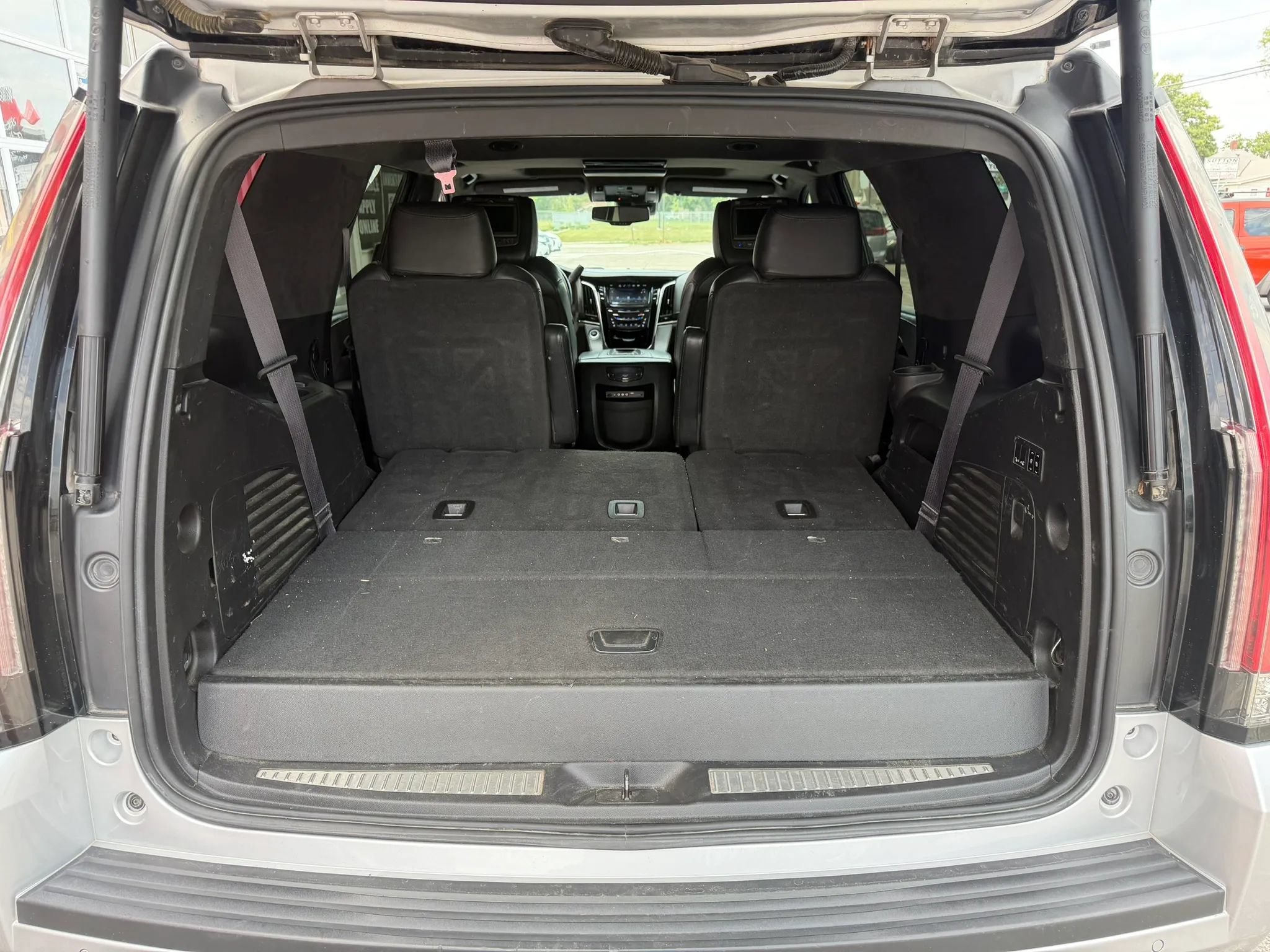 Used 2016 Cadillac Escalade Platinum AWD/4WD image 8
