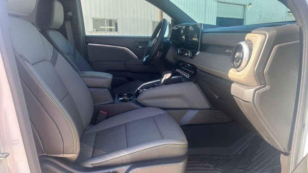 Used 2025 Chevrolet Colorado ZR2 w/ Technology Package image 34