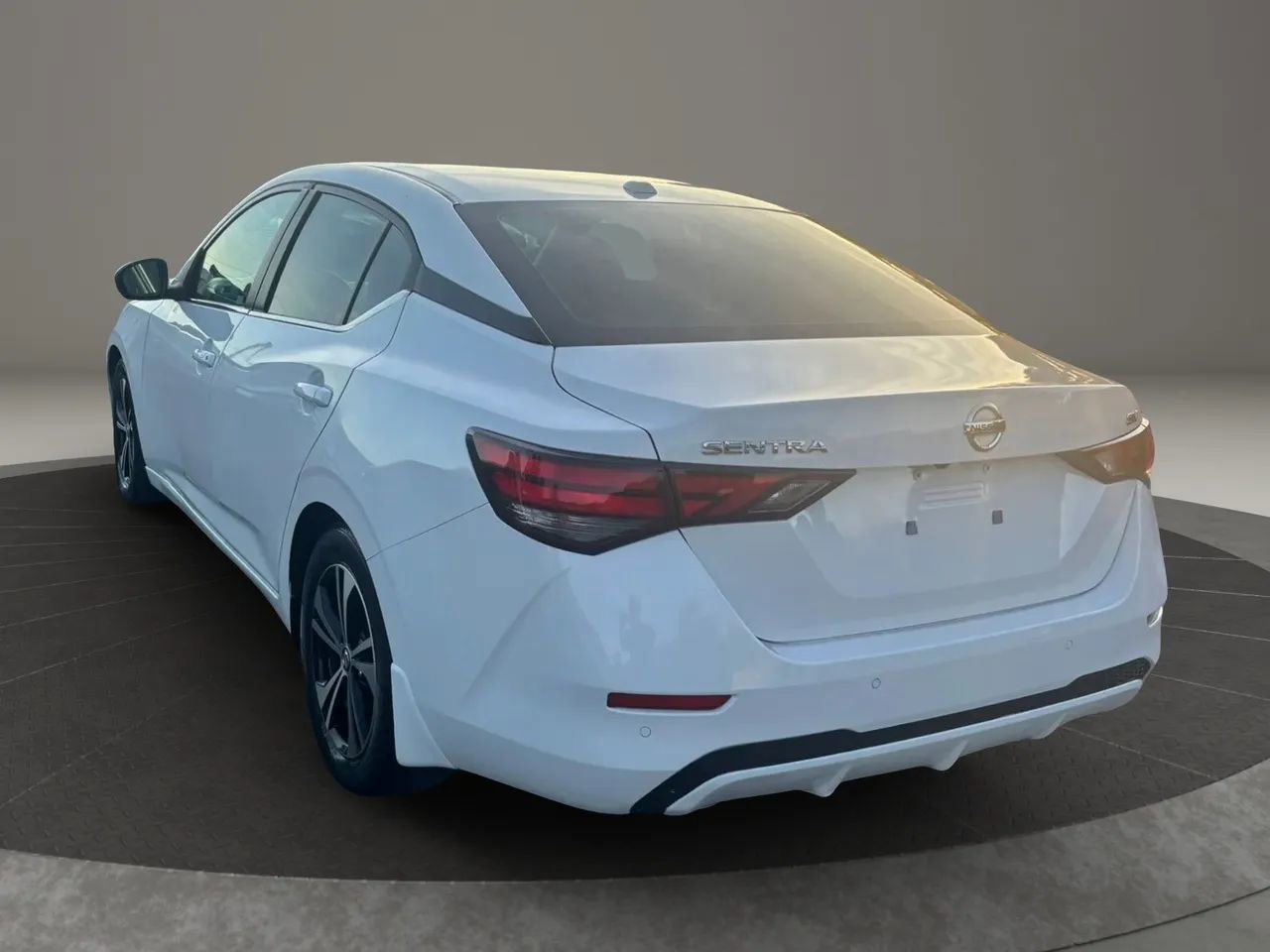 Used 2020 Nissan Sentra SV image 3