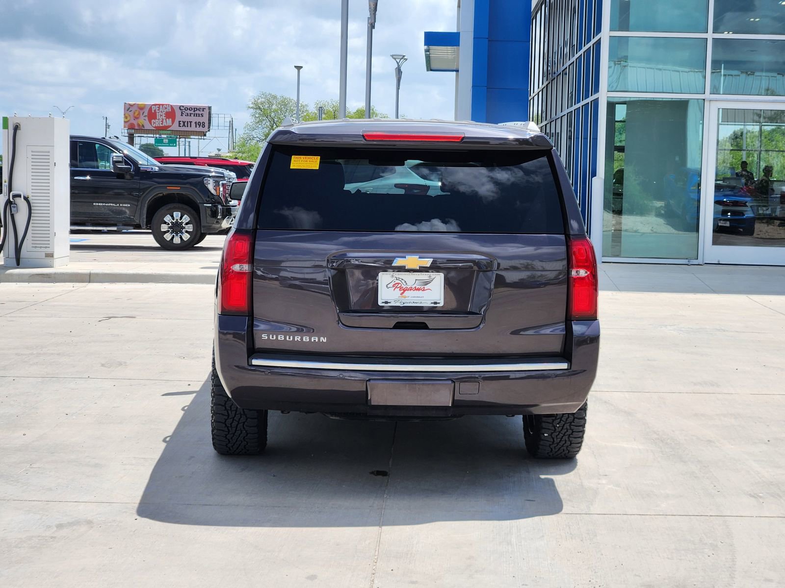 Used 2015 Chevrolet Suburban LTZ AWD/4WD image 8