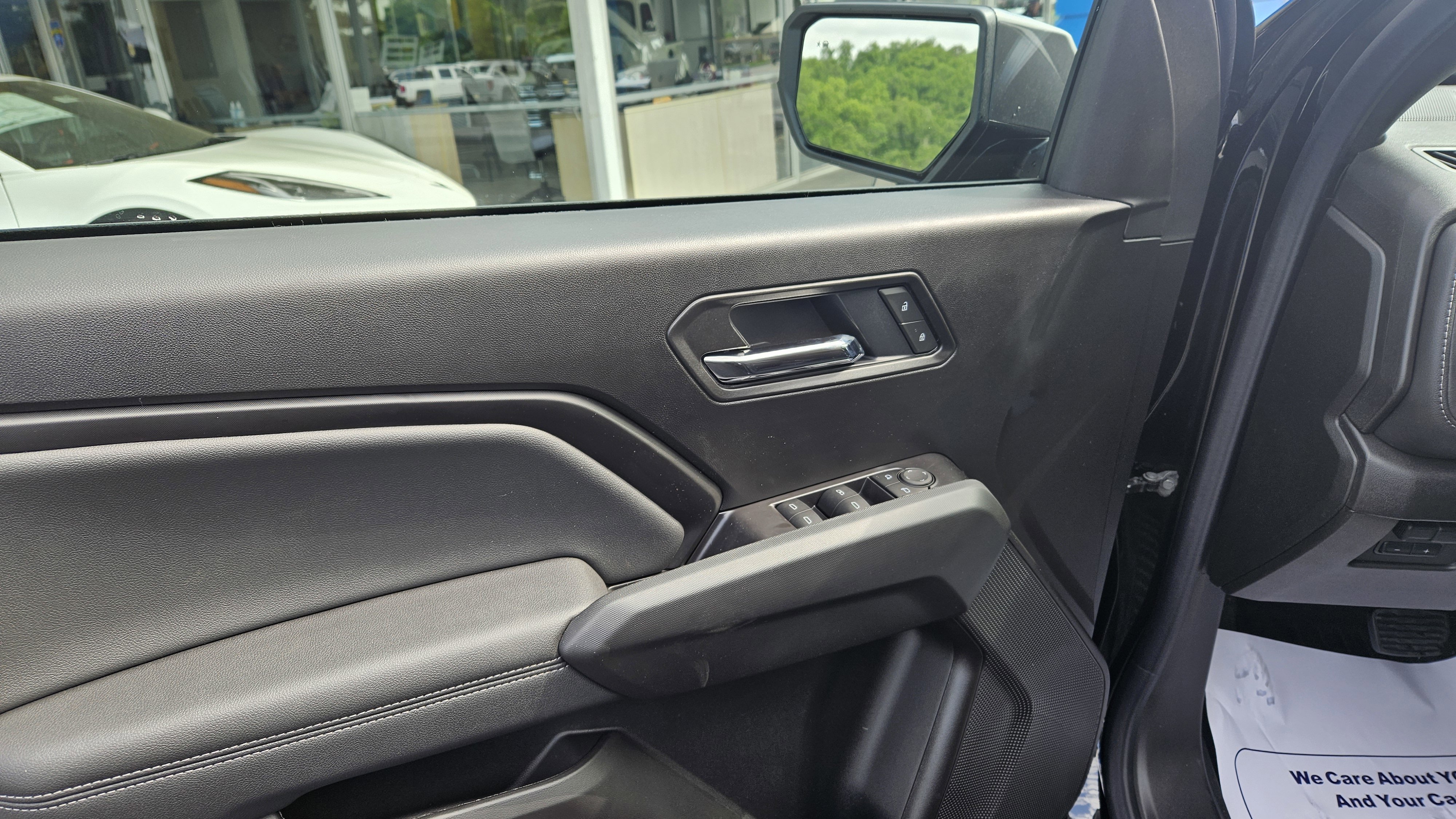 New 2025 Chevrolet Colorado LT w/ LT Convenience Package image 12