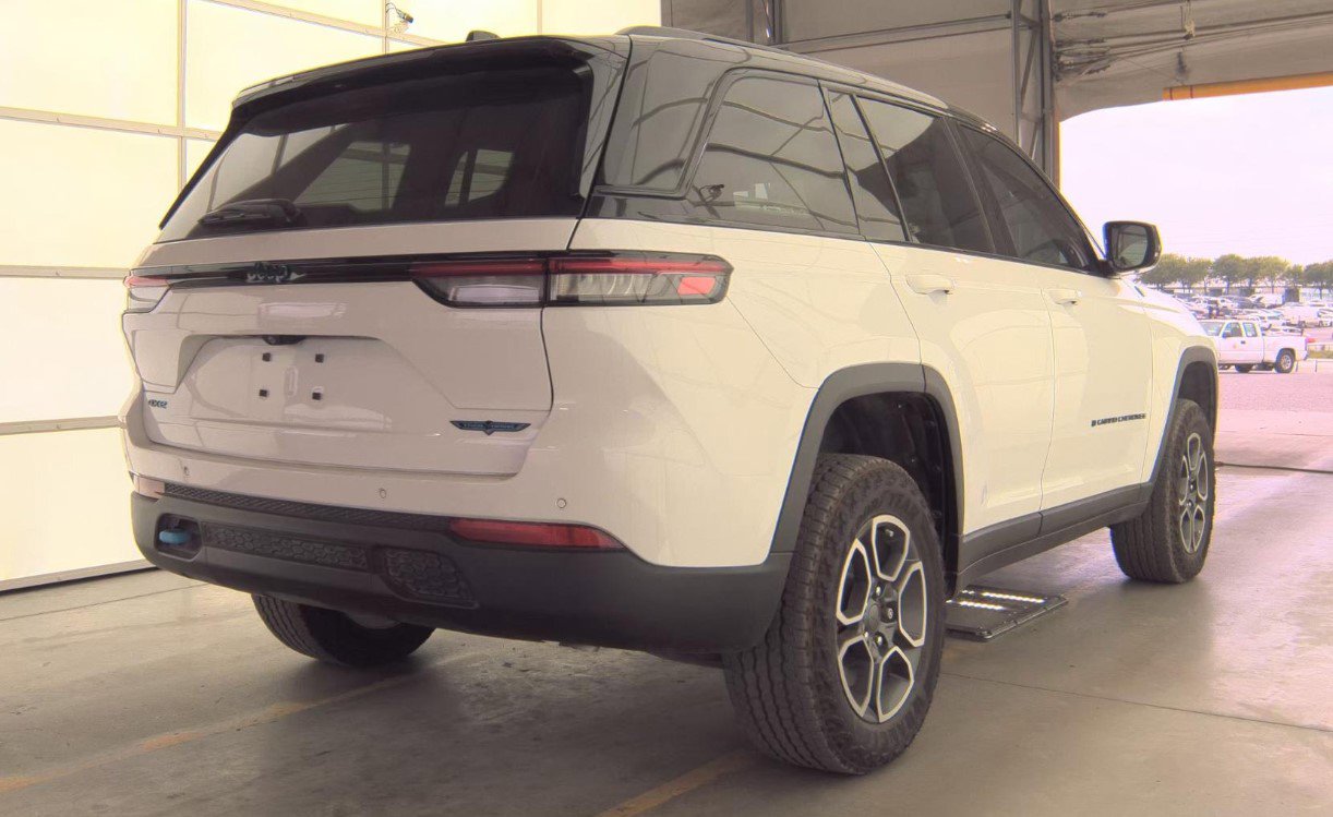 Used 2022 Jeep Grand Cherokee Trailhawk image 4