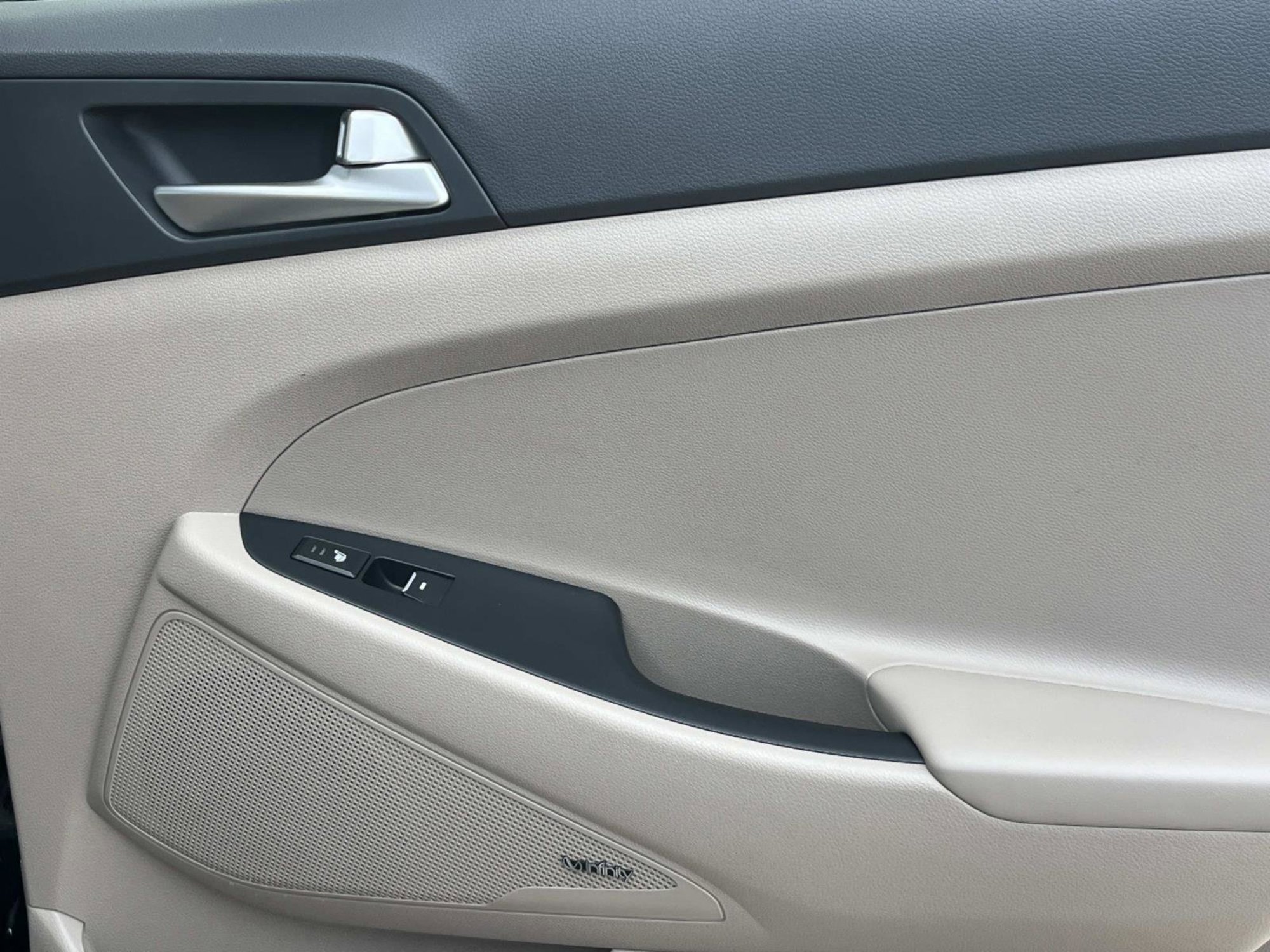 Used 2020 Hyundai Tucson Ultimate w/ Cargo Package image 24