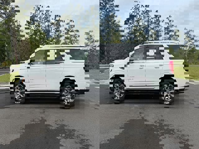 Used 2025 GMC Yukon Denali RWD image 2