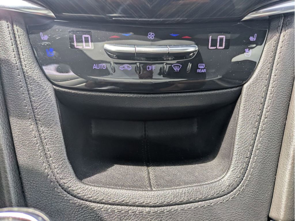 Used 2022 Cadillac XT6 Premium Luxury AWD/4WD image 24