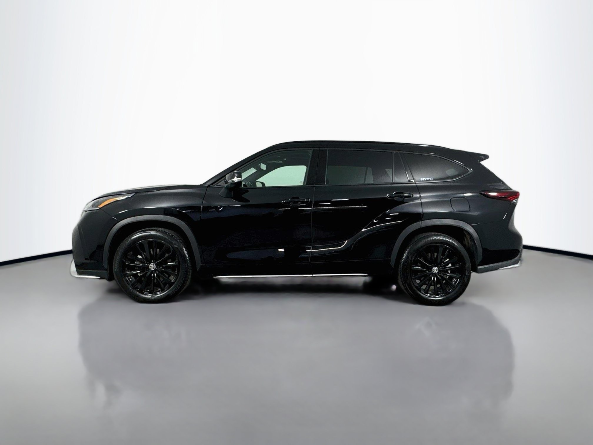 Certified 2025 Toyota Highlander XSE AWD/4WD image 4