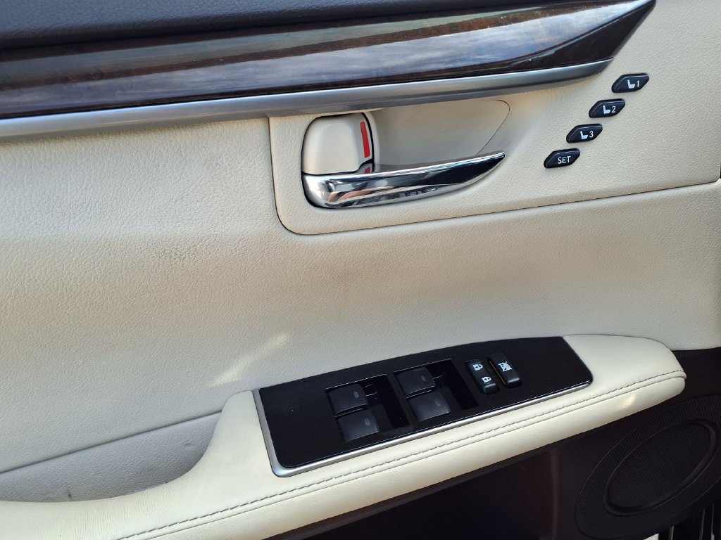 Used 2016 Lexus ES 350 w/ Luxury Package w/Wood Trim FWD image 10