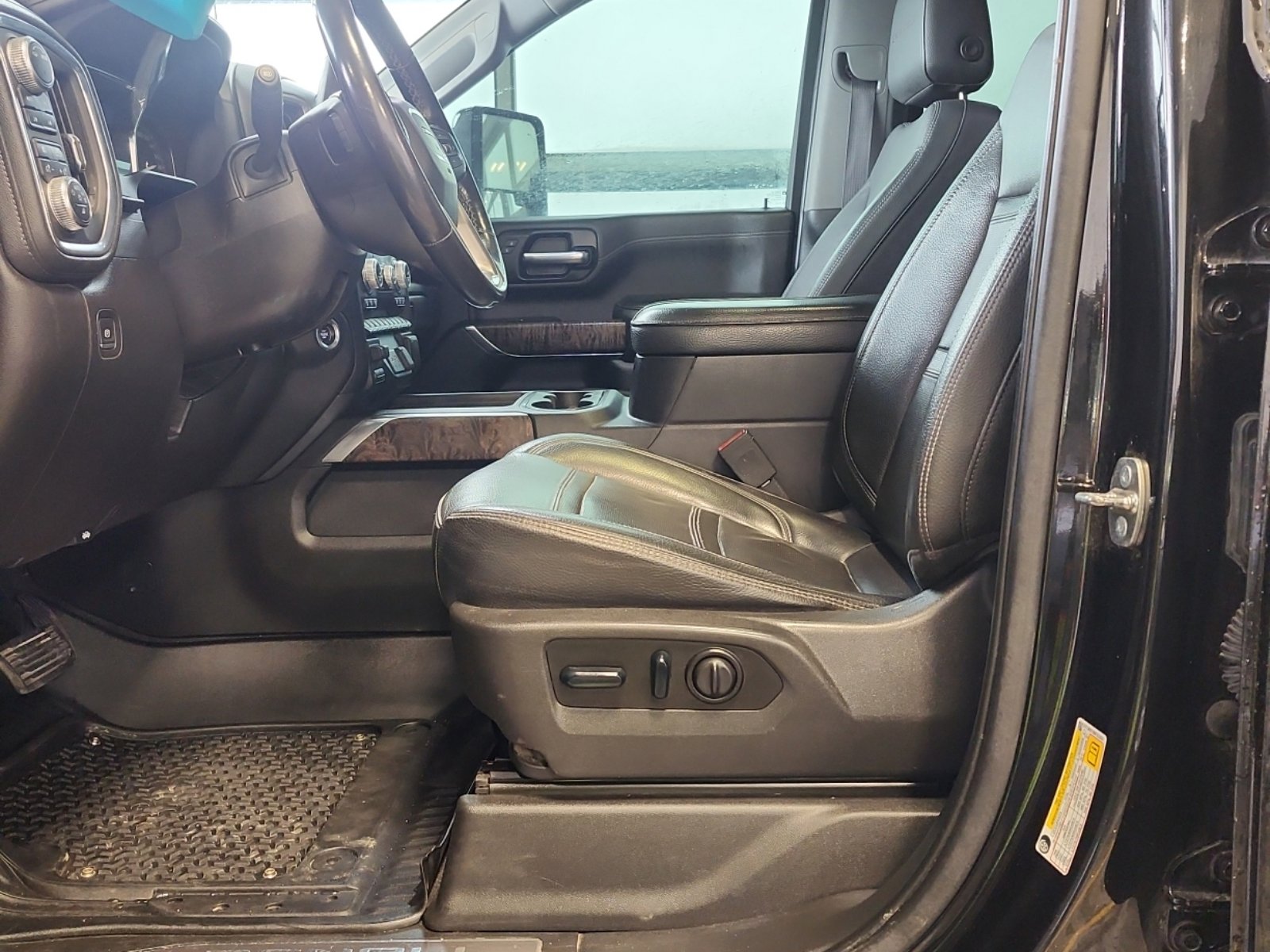 Used 2022 GMC Sierra 2500 Denali w/ Denali Black Diamond Edition image 10