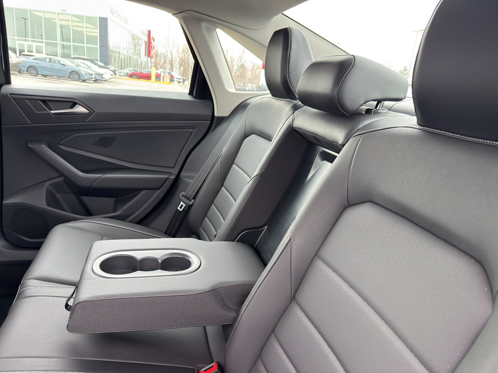 Used 2024 Volkswagen Jetta SE FWD image 32