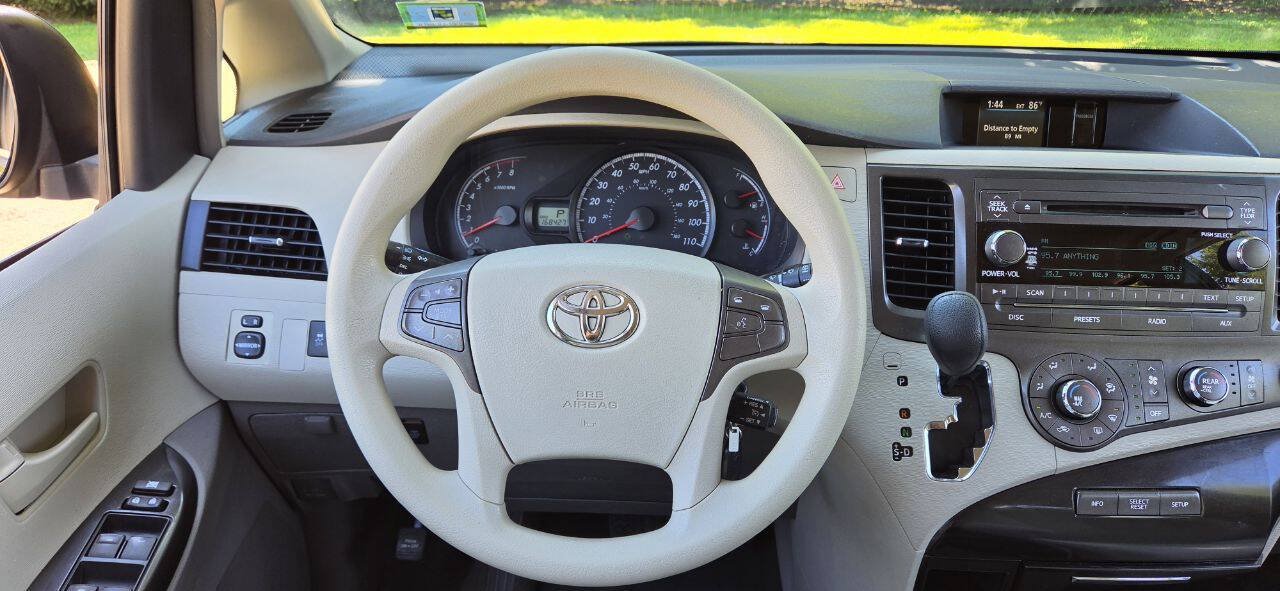 Used 2011 Toyota Sienna LE FWD image 25