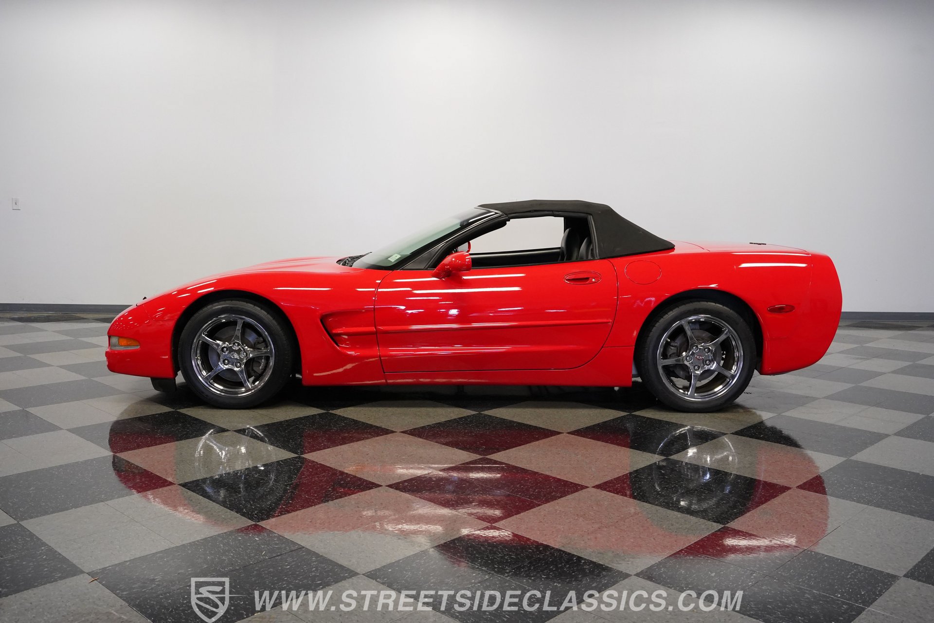 Used 1999 Chevrolet Corvette Convertible w/ Memory Pkg RWD image 2