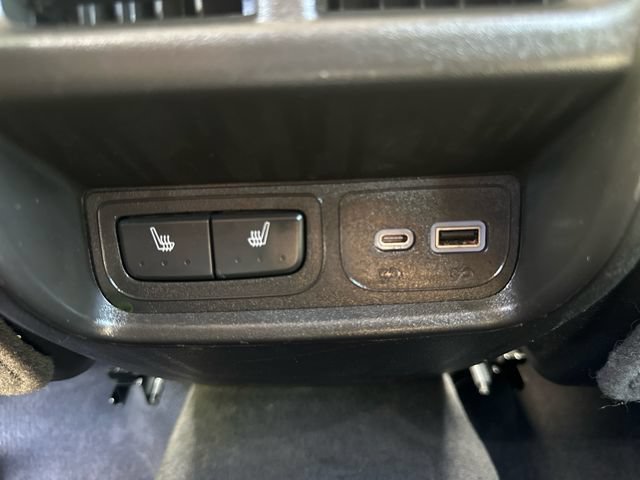 Used 2023 Cadillac XT4 Luxury w/ LPO, Onyx Lite Package AWD/4WD image 19