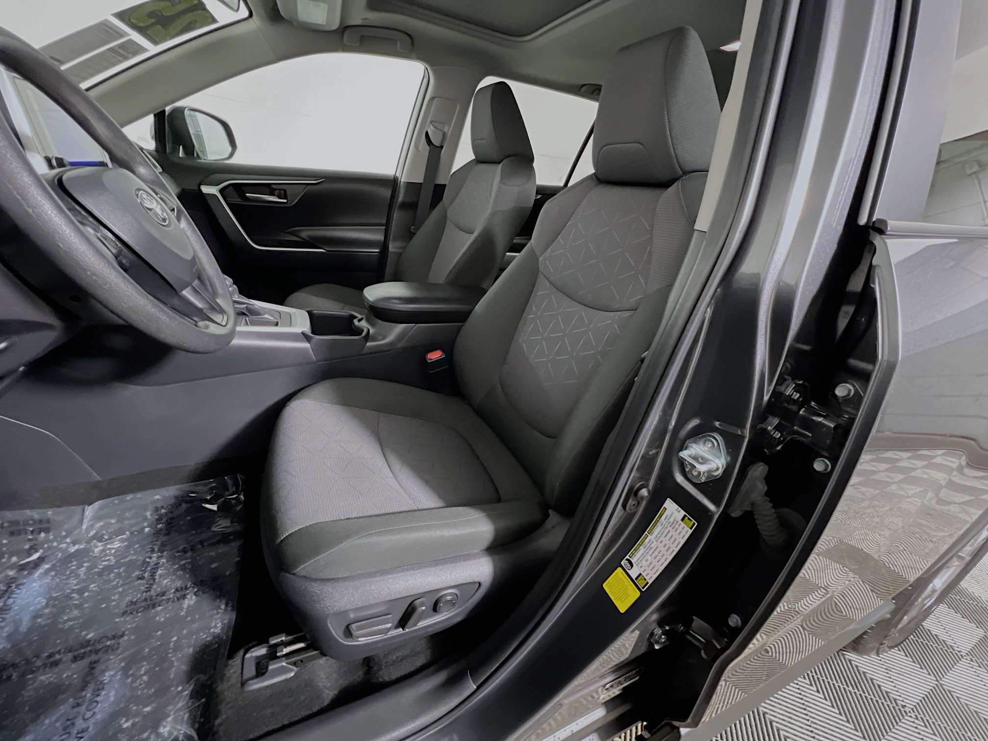 Used 2025 Toyota RAV4 XLE image 15