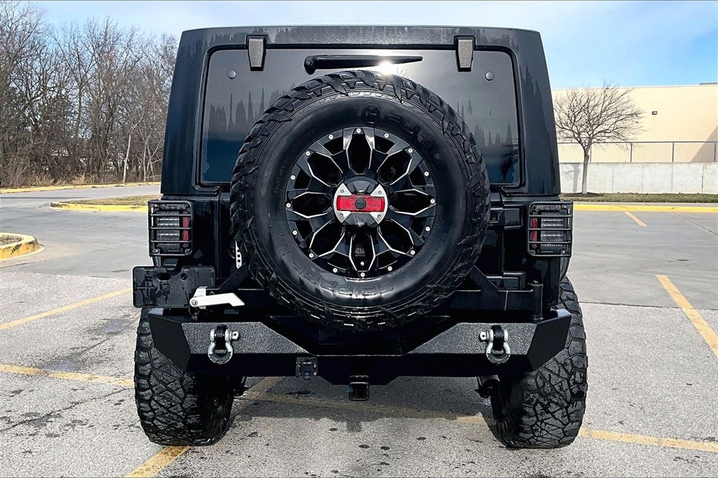 Used 2017 Jeep Wrangler Unlimited Sahara w/ Max Tow Package image 5