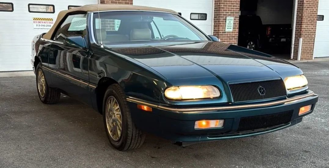 Used 1995 Chrysler LeBaron GTC FWD image 4