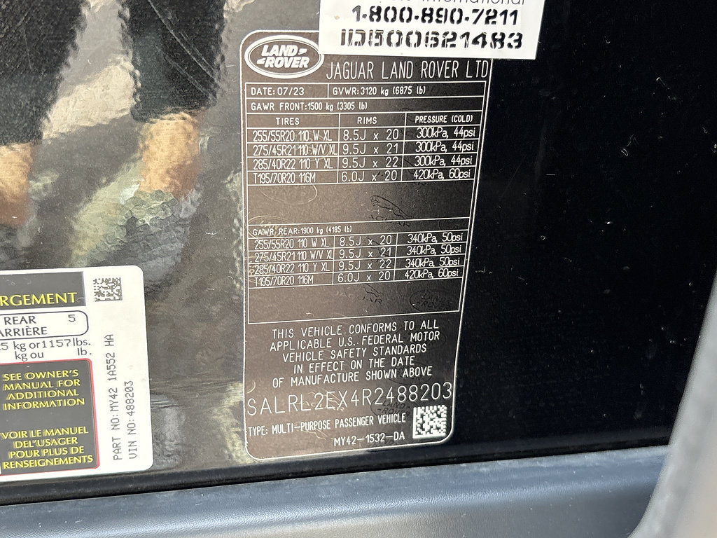 Used 2024 Land Rover Discovery Dynamic SE AWD/4WD image 33