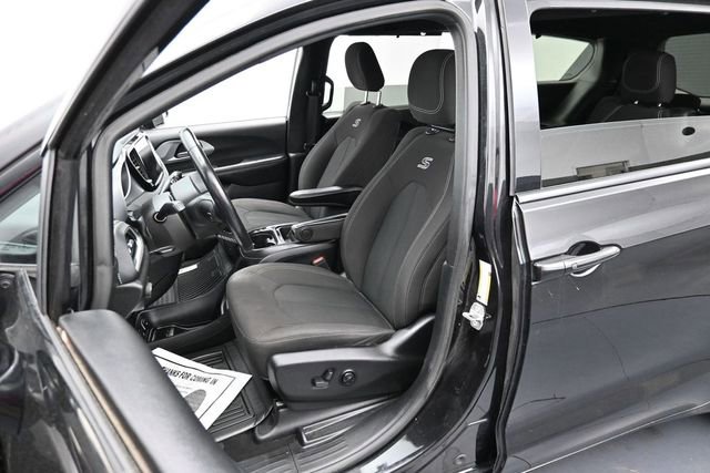 Used 2021 Chrysler Pacifica Touring w/ S Appearance Package FWD image 11