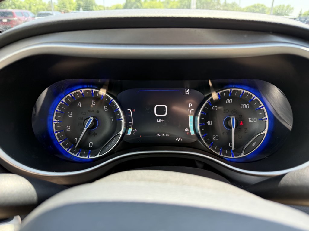 Used 2025 Chrysler Pacifica Select FWD image 24