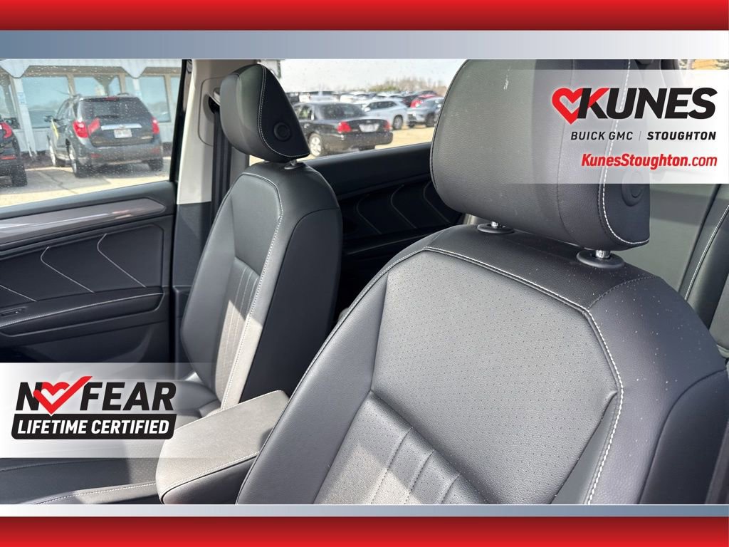 Used 2024 Volkswagen Tiguan SE image 21