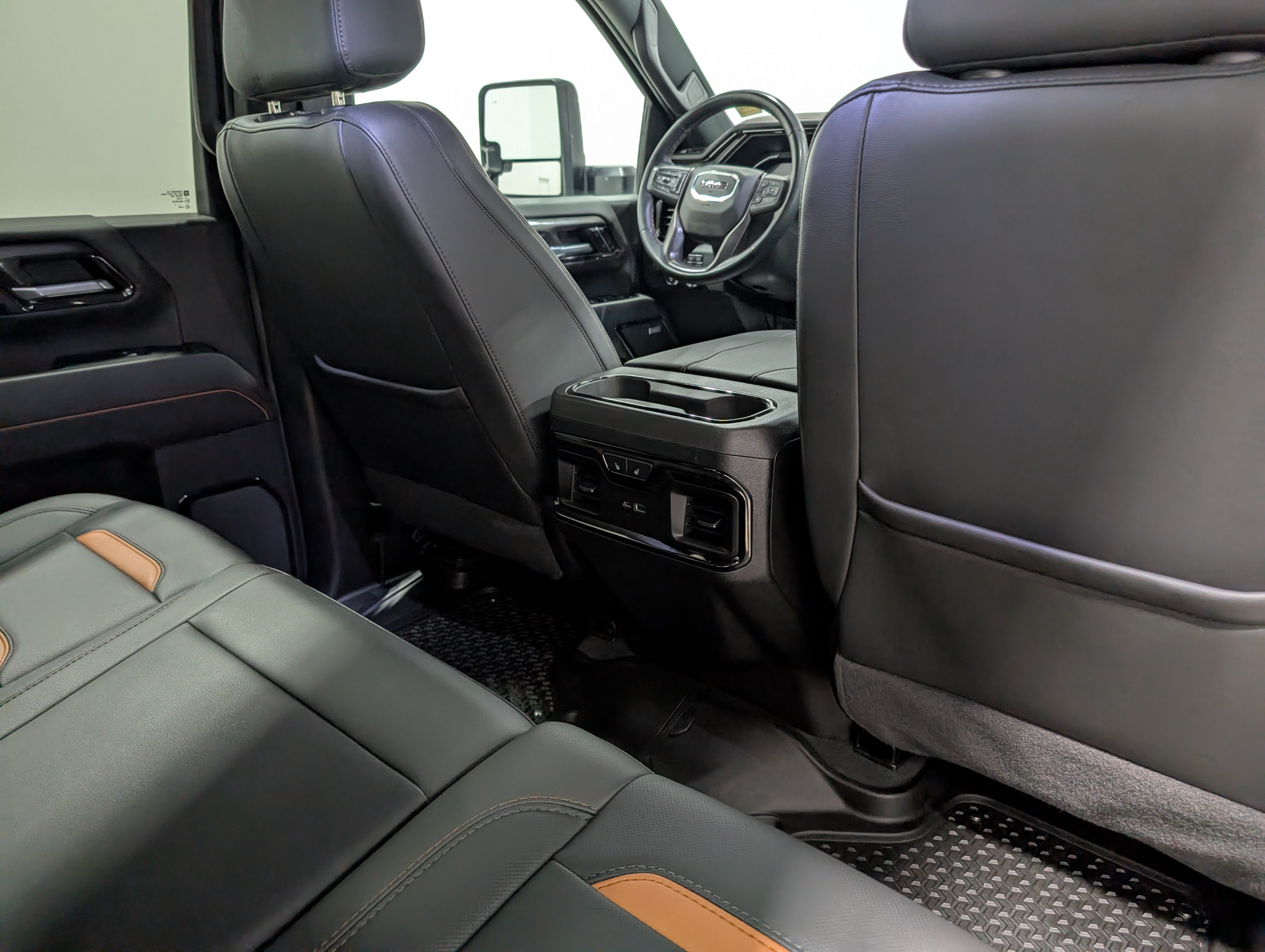 Used 2024 GMC Sierra 2500 AT4 w/ AT4 Premium Plus Package AWD/4WD image 19