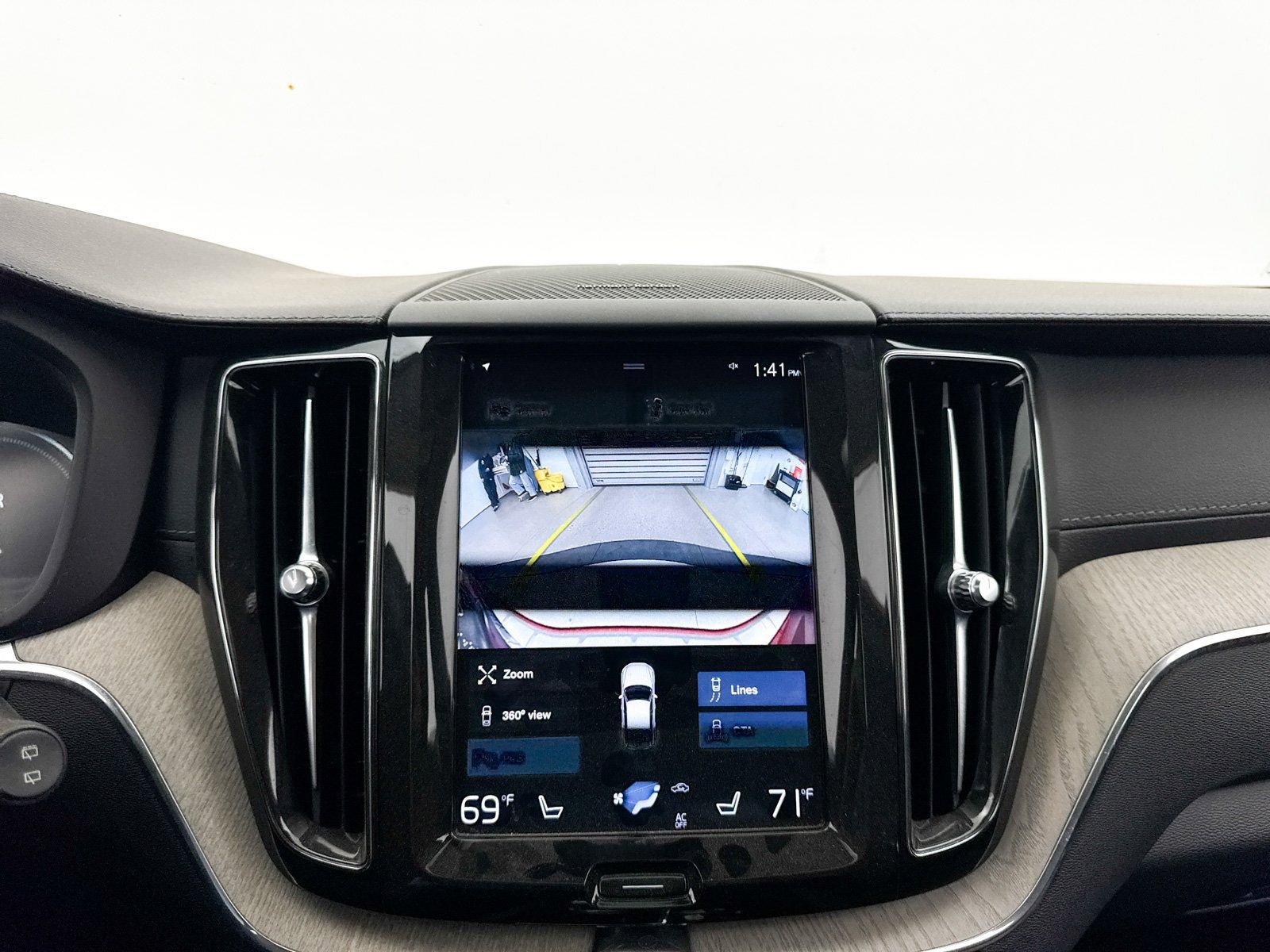 Used 2019 Volvo XC60 T8 Inscription w/ Advanced Package image 6