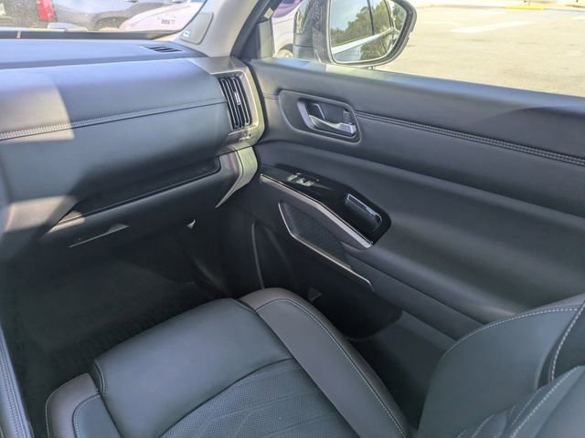 Used 2024 Nissan Pathfinder Platinum FWD image 24