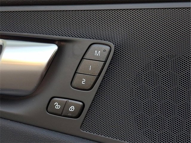 Certified 2025 Volvo XC60 B5 Plus image 22