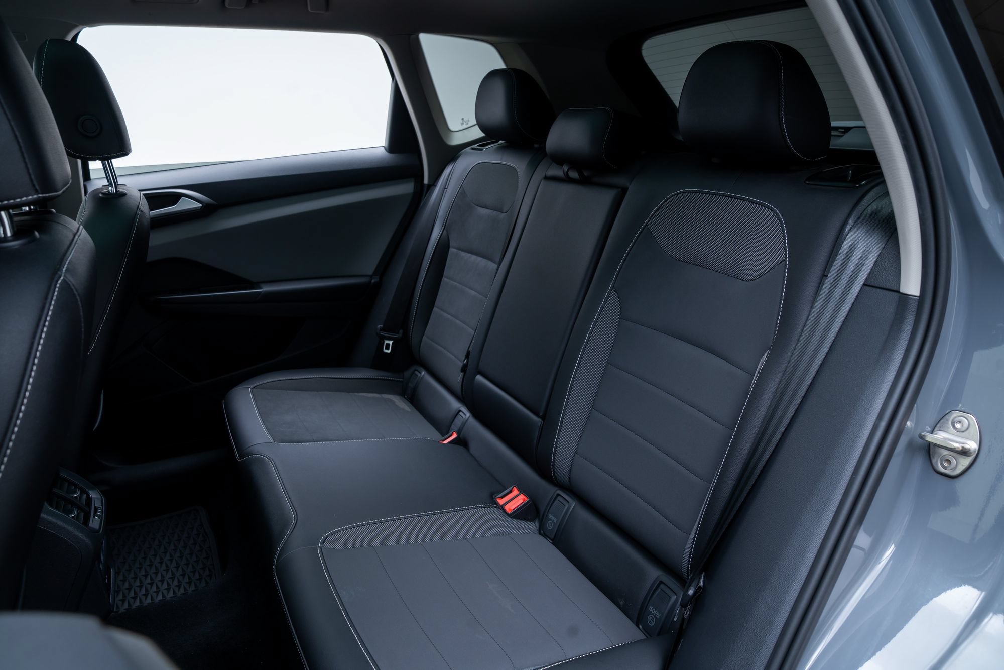Used 2022 Volkswagen Taos SE w/ Panoramic Sunroof Package AWD/4WD image 23